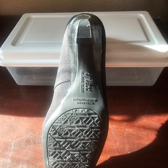 Heels - Picture 3 of 3